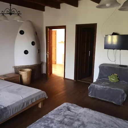 Gyuemoelcsliget Vendeghaz * Csehimindszent