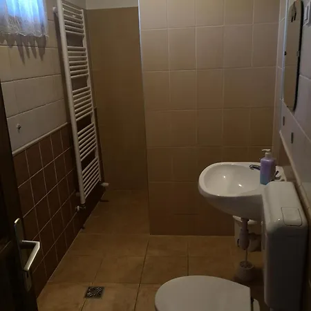 Gyuemoelcsliget Vendeghaz *