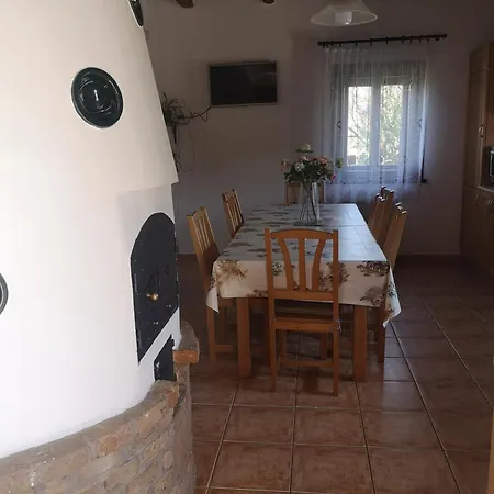 Gyuemoelcsliget Vendeghaz Csehimindszent