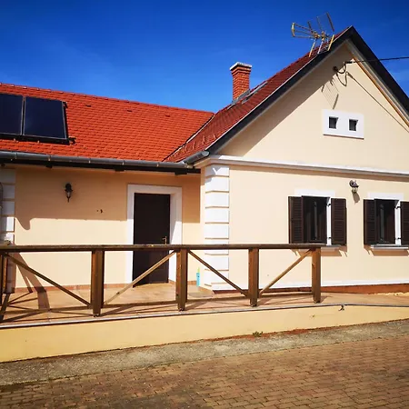 Guest house Gyuemoelcsliget Vendeghaz *