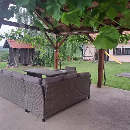 Gyuemoelcsliget Vendeghaz *