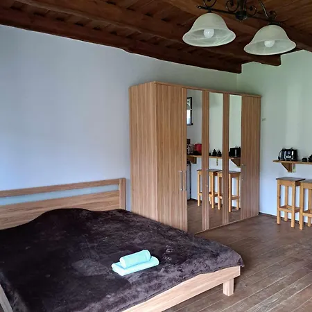 Gyuemoelcsliget Vendeghaz Guest house *