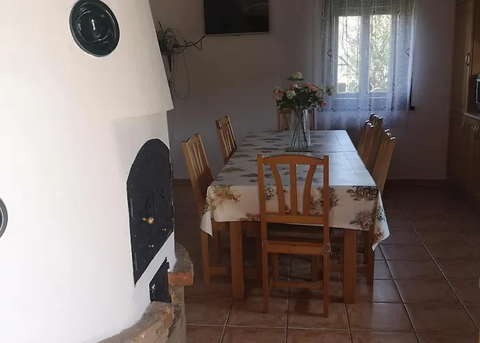 Gyuemoelcsliget Vendeghaz Csehimindszent