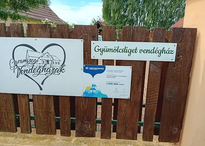 Gyuemoelcsliget Vendeghaz בית הארחה Csehimindszent